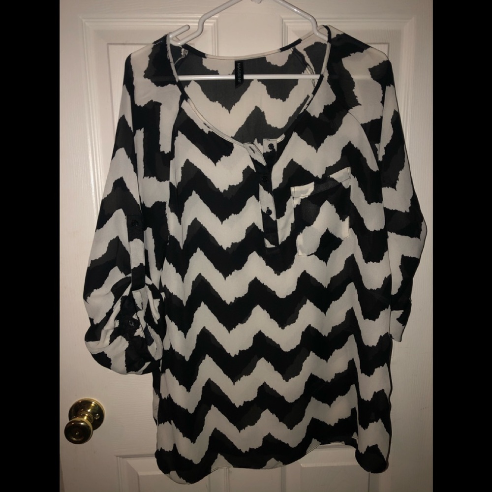 Massini Black & White Dressy Top!